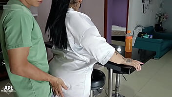 Invito a mi hijastro a comer un poco de pizza pero lo que me doy en mi jugoso coño para que lo disfrute parte 1 Invito a mi hijastro a comer un poco de pizza pero lo que me doy en mi jugoso coño para que lo disfrute parte 1