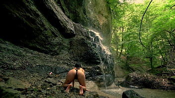 Anal creampie hot couple having anal sex next to a waterfall with squirting