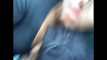 Le mamo la teta a mi esposa Le mamo la teta a mi esposa