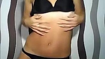 Cam chick with flat tits