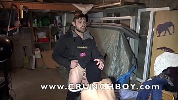 Mec Cagoulé Baisé Par Le Bel Hetero Ciky Blue thumbnail