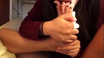 Amateur films herself sucking her own toes