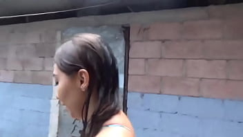 Cindy chavez la voluptuosa pasandola bien en la playa hermosa