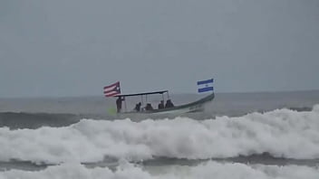 Cindy chavez la voluptuosa pasandola bien en la playa hermosa