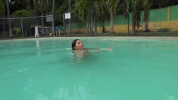 Cindy chavez la voluptuosa pasandola bien en la playa hermosa