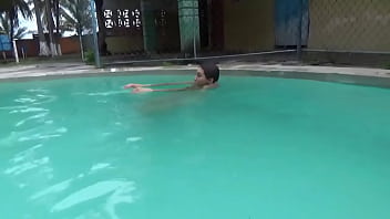 Cindy chavez la voluptuosa pasandola bien en la playa hermosa