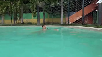 Cindy chavez la voluptuosa pasandola bien en la playa hermosa