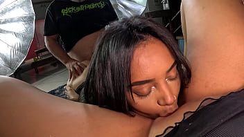 Milena queiroz gostou da gostosa que segura a câmera e chupou ela toda enquanto leva rola do safado