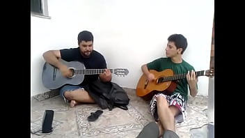 Preto bom acústico baratas grávidas