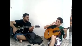 Preto bom acústico baratas grávidas