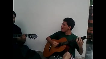 Preto bom acústico baratas grávidas