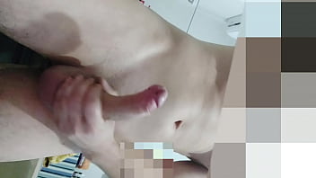 De pau duro lembrando da novinha chupando bem gostoso