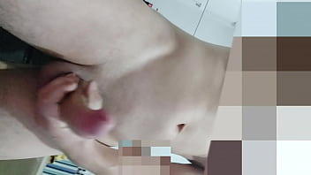 De pau duro lembrando da novinha chupando bem gostoso