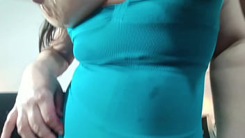 Mi vecina tiene una enorme concha me encanta follarle su hermoso coño sin protección 1