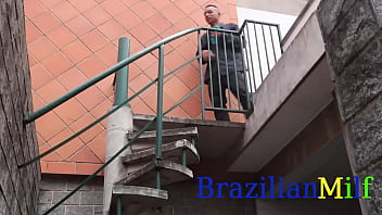 Flagrei o meu enteado cheirando a minha calcinha acabei dando o meu cu para ele bem gostoso video novo