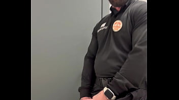 En el trabajo pajeandome