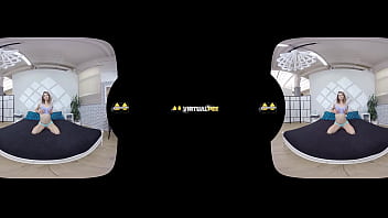 Tera honk rubs her wet pussy in hd pissing vr porn video