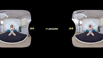 Tera honk rubs her wet pussy in hd pissing vr porn video