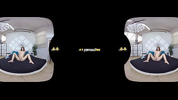 Tera honk rubs her wet pussy in hd pissing vr porn video