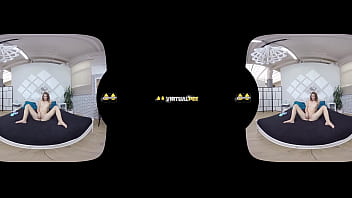 Tera honk rubs her wet pussy in hd pissing vr porn video