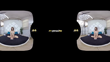 Tera honk rubs her wet pussy in hd pissing vr porn video