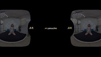 Tera honk rubs her wet pussy in hd pissing vr porn video