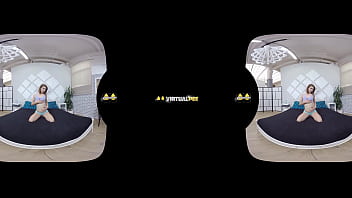 Tera honk rubs her wet pussy in hd pissing vr porn video