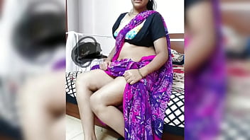 गुलाबी साड़ी में बैठी मामी को लन्ड दिखा कर रण्डी मामी की बुर चोदी।