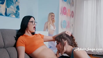 3 Horny Ts Girls Cum Together For Yoga thumbnail