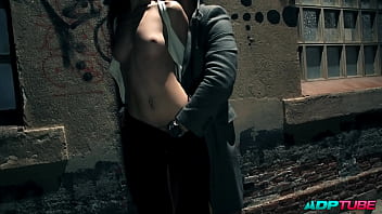 Follada en plena calle de noche