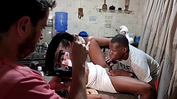 Bastidores da gravação com a novinha alicia ribeiro dando muito cu pro nego black em um video com historinha