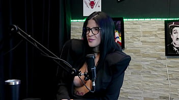 Morena faz uma demonstração do seu boquete após dizer que já fingiu orgasmo e que deu beijo triplo leticia braga watch sheer red