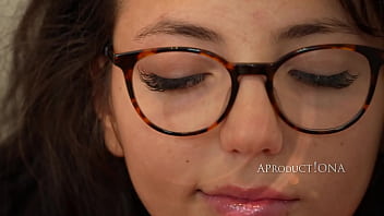 Teen who like to wet her self