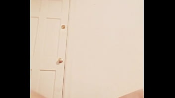 Sexycummingin my pussy plays with her kitty