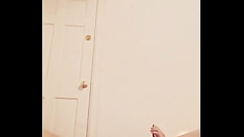 Sexycummingin my pussy plays with her kitty