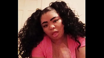 Sexycummingin my pussy plays with her kitty