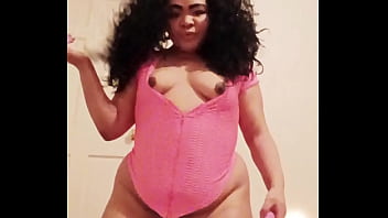 Sexycummingin my pussy plays with her kitty