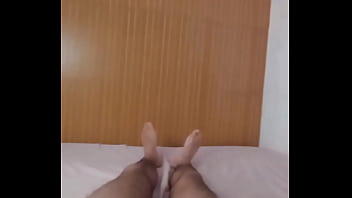 Fodendo gostoso até levar gozada na barriga