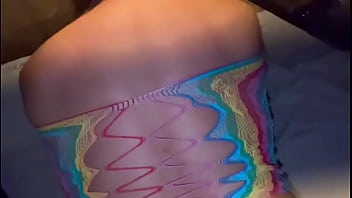 Casal brasileiro brincando no motel