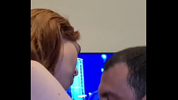 Sexo gostoso com a ruivinha da bucetinha rosinha