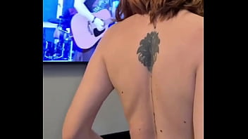 Sexo gostoso com a ruivinha da bucetinha rosinha