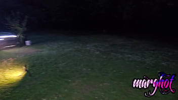 Mini gang bang au bord de la piscine un soir d'été j'invite des libertins