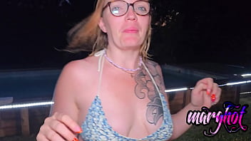 Mini gang bang au bord de la piscine un soir d'été j'invite des libertins