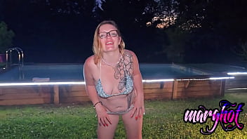 Mini gang bang au bord de la piscine un soir d'été j'invite des libertins