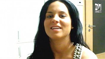 Amateur fucking her first anal