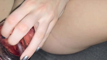 Fui pega no flagra pelo meu vizinho enquanto tava me masturbando e chamei ele pra me comer