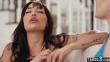 Neglected cougar blondie licked and fingered by her latin gf