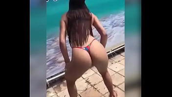 Dançando sem calcinha