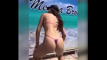 Dançando sem calcinha