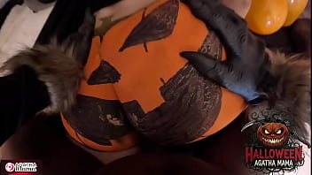 Agatha mama um bbc fodendo um jack o'lantern de halloween de uma milf brasileira grátis